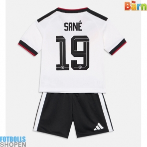 Billiga Tyskland Leroy Sane #19 Hemmatröja Barn VM 2026 Kortärmad (+ Korta byxor)